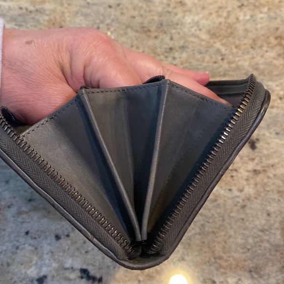 Bottega Veneta Gray Intrecciato Wallet w/box - Picture 7 of 14